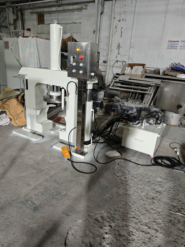 液压出料机